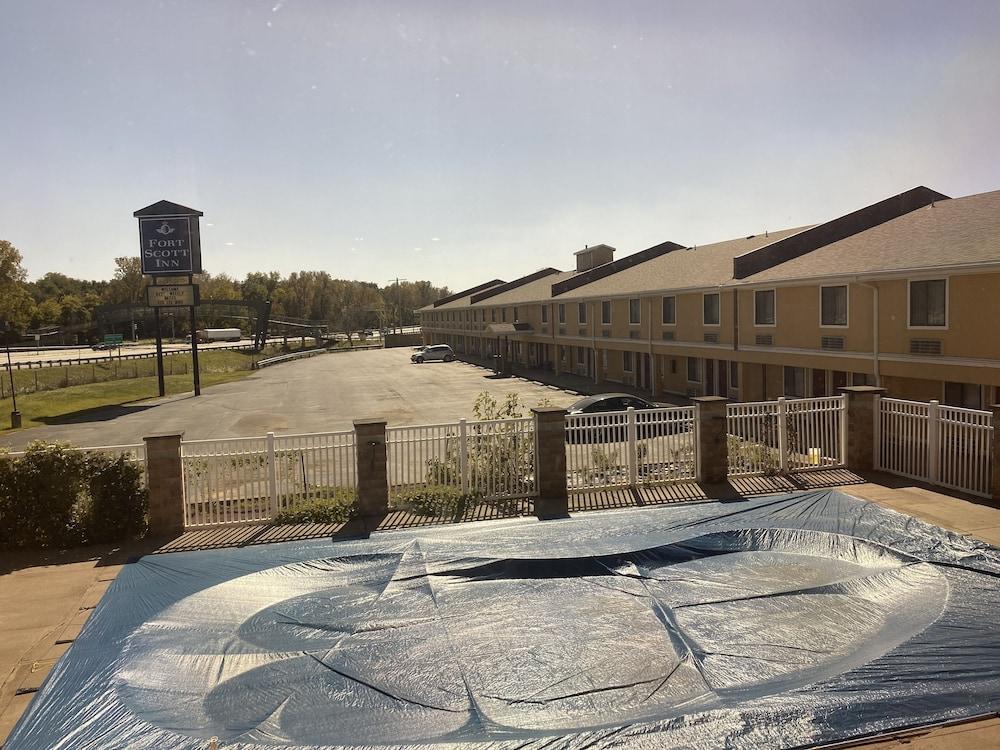 Hotel Super 8 By Wyndham Scott 2*