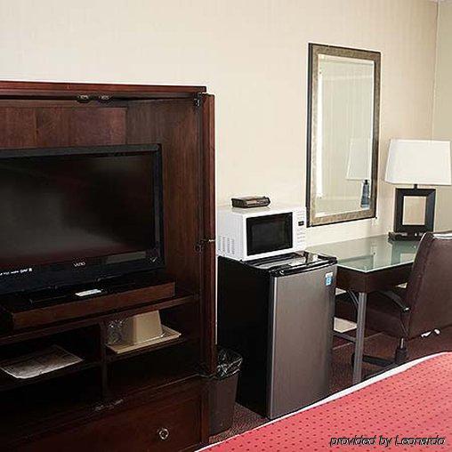 Super 8 By Wyndham Scott Hotel