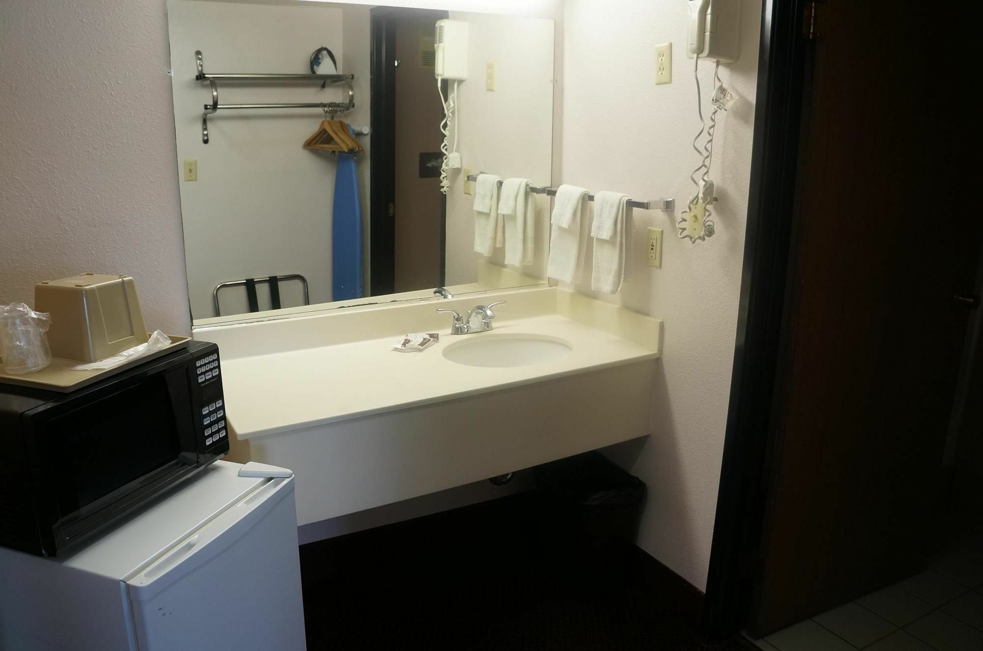 Hotel Super 8 By Wyndham Scott 2*